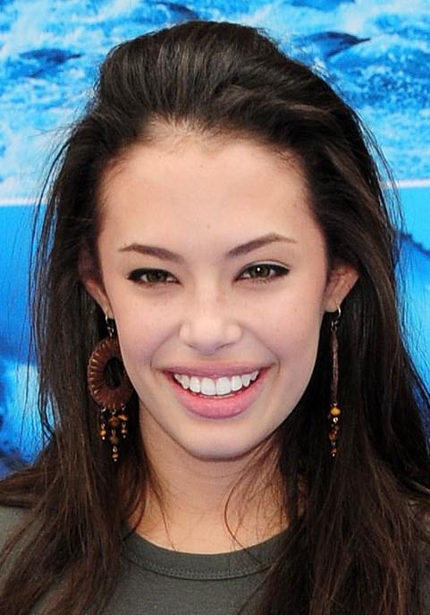 Chloe Bridges - HD Wallpapers