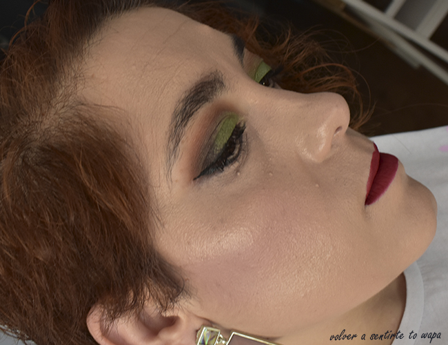 Maquillaje verde lima con la paleta Totally Cute de Too Faced