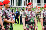 Disematkan Baret Merah Kopassus, Kapolri: Jangan Ragukan Sinergisitas TNI-Polri Menjaga NKRI