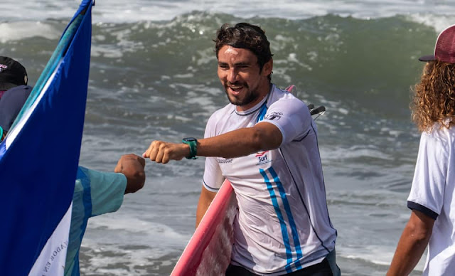 Bryan Perez finalizando su último head en Latin American Surf Fest