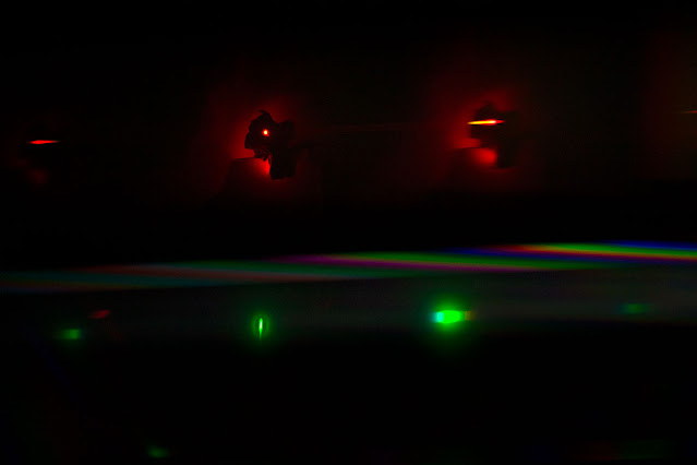 Red and Green LEDs as seen with SA-100, DSLR, 110mm, 1/30 sec (Source: Palmia Observatory)