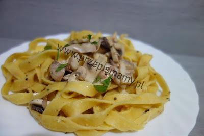 Makaron tagliatelle z pieczarkami