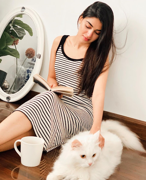 Anmol Baloch with her Cat
