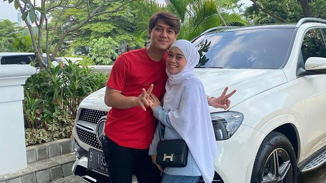 Pengacara Billar Soal Lesti Izin Umrah via WA: Itu Istri yang Baik?  