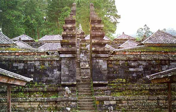 Kerajaan Majapahit yakni sebuah kerajaan besar yang tumbuh dan berkembang di Nusantara pa 9 Candi Peninggalan Kerajaan Majapahit, Gambar, dan Isinya