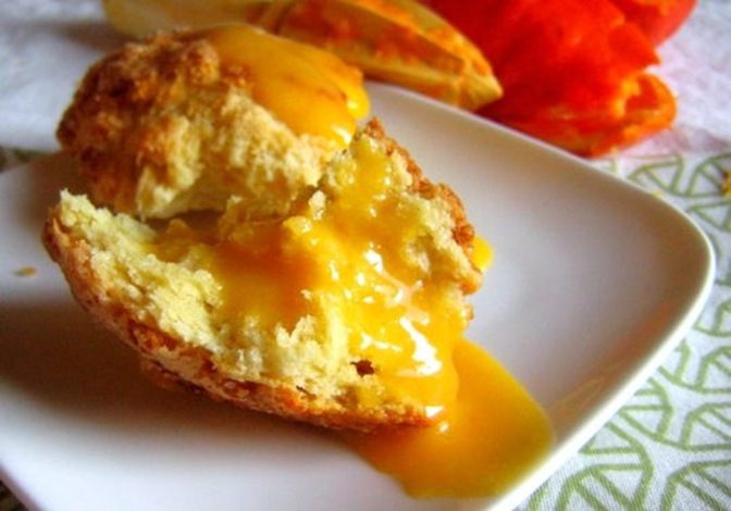 scones with lemon curd