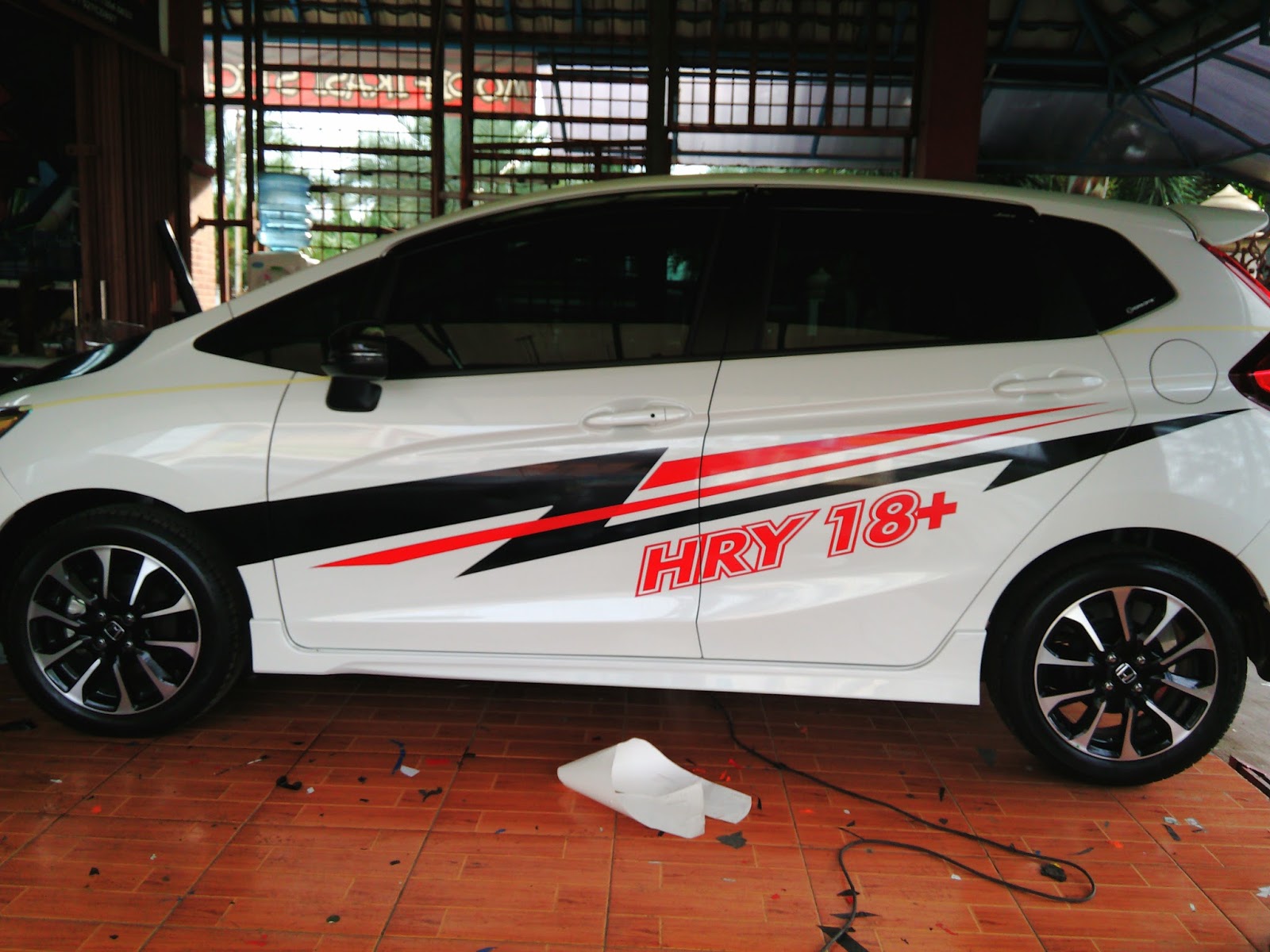 Gambar Modifikasi Stiker Mobil Xenia  Dunia Otomotif