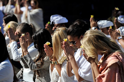 Miss World pray in Pura Besakih, Miss World 2013 pray in Besakih