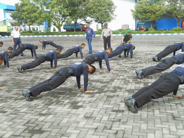 ANGGOTA KORAMIL 01 SKH & POLSEKTA SUKOHARJO LATIH SATPAM SRITEX