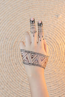 Intricate Lacey Prints Short Mehndi Design,latest mehndi design photo,mehndi design photo,mehndi