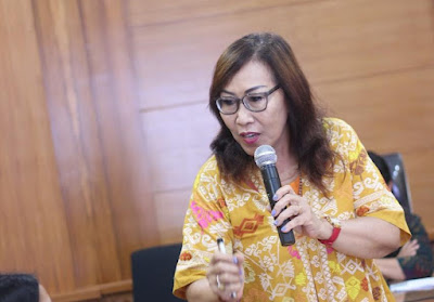 Santy Sastra Public Speaking - Menginspirasi Melalui Komunikasi Efektif: Santy Sastra Memukau Peserta Bimtek Kebijakan Ormas