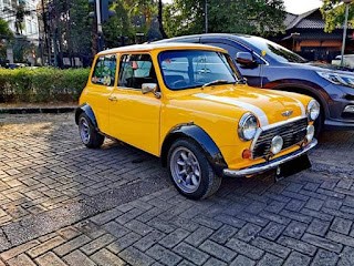 Dijual Morris Mini Cooper Kuning Bumblebee