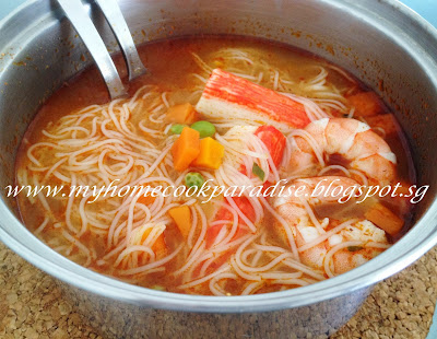 http://myhomecookparadise.blogspot.sg/2013/12/tom-yam-seafood-mee-suan-26-dec-12.html