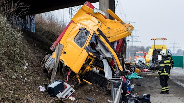Brückenpfeiler spaltet mazedonischen Lkw - Fahrer tot