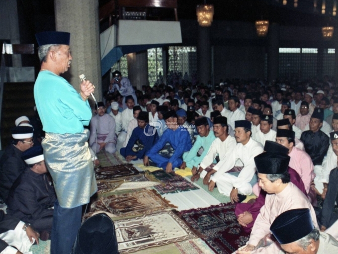  GAMBAR  Asal Usul Pakaian Kerabat Diraja Johor  Baju  