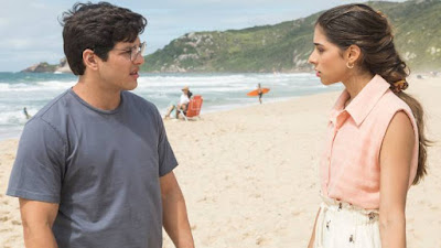 Erick (Diego Kropotoff) e Verônica (Juhlia Ficer)