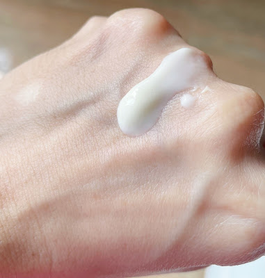 REN Evercalm Gentle Cleansing Milk Texture
