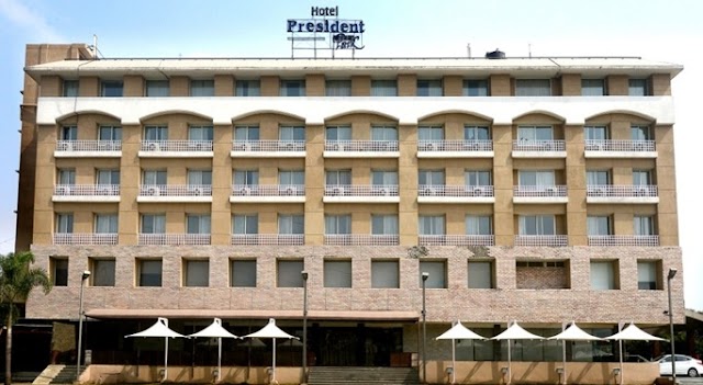  होटल प्रेसीडेंट पार्क के चेयरमैन राजेंद्र मेहता का कहना कोरोना संक्रमण की वजह से होटल उद्योग पर भी काफी असर पड़ा है