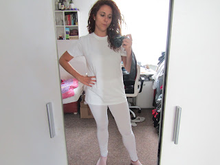 https://femmeluxe.co.uk/white-short-sleeve-boxy-loungewear-set-lacy
