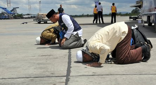 Tata Cara sujud syukur dan bacaan doa sujud syukur