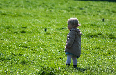 Beauty in the grass fetita in iarba