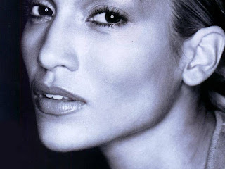 Free non-watermarked wallpapers of Jennifer Lopez at Fullwalls.blogspot.com