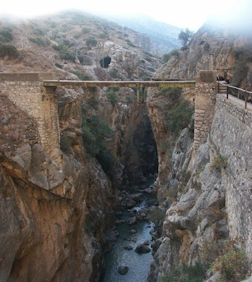 El Chorro Camino Del Rey link straight to the YouTube video this bridge