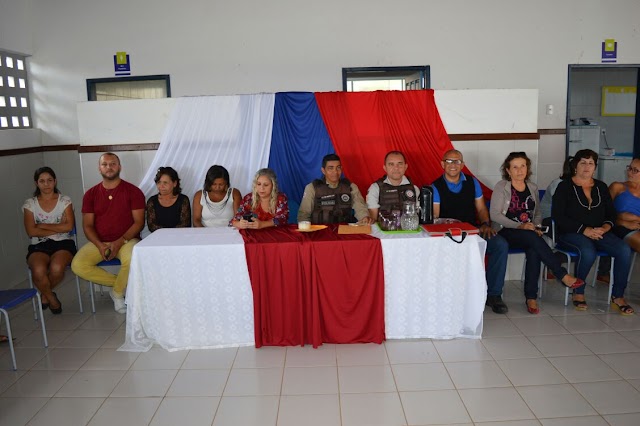 Polícia Militar de Macajuba, realiza mais uma palestra no Colégio Estadual da cidade.