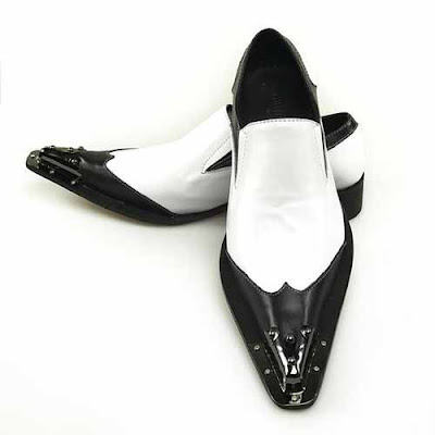 Pointed shoes