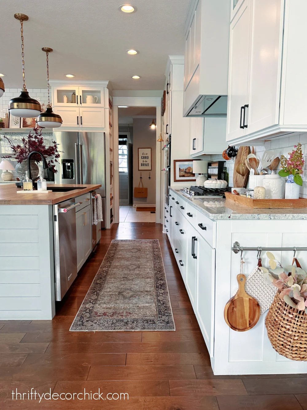 white kitchen black hardware