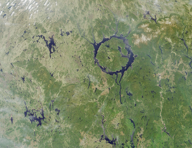 danau-manicouagan-danau-berbentuk-cincin-di-quebec-kanada-informasi-astronomi