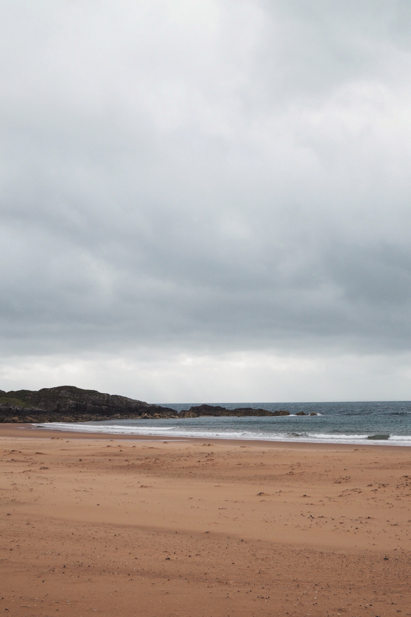 La plage de sable rose Red point en Ecosse