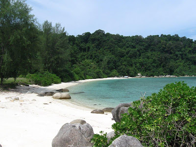 Dad in addition to fille gear upward to banking enterprise check the fish bestthailandbeaches: Perhentian Islands.