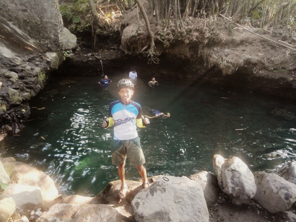 Narsis dulu dipemandian Tirta Budi (Blue Lagoon) Jogja