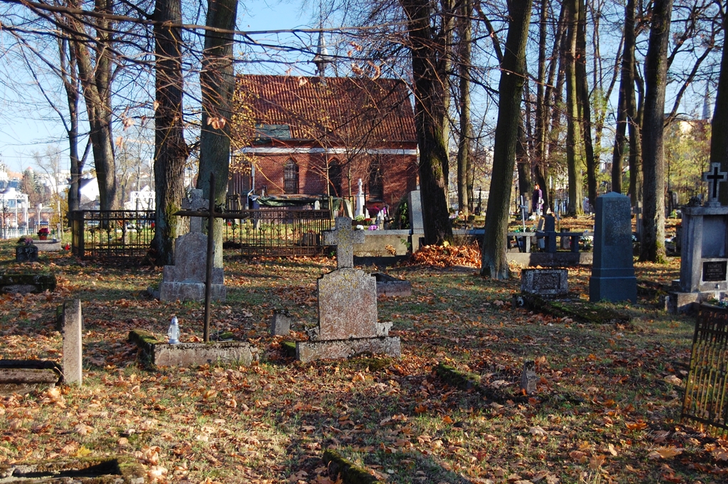 Olsztyński cmentarz św. Jakuba jesienią