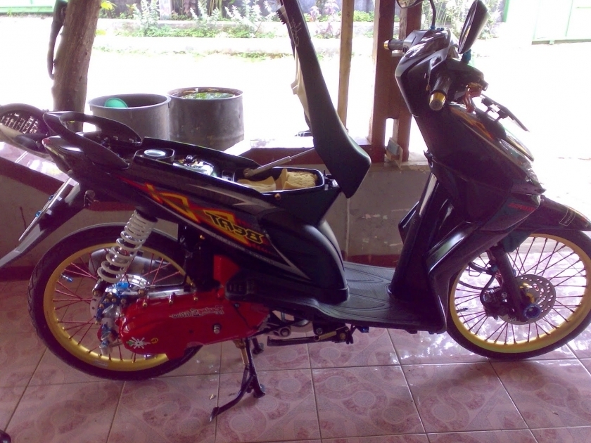 Gambar Modifikasi Motor  Honda Beat  Hitam Velg  17