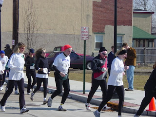 Harry Berkowitz, center in red cap, runs a race in Gloucester, NJ