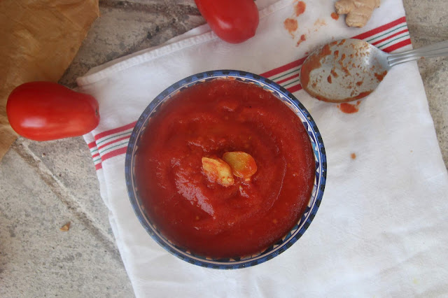 Cuillère et saladier : Soupe tomate gingembre