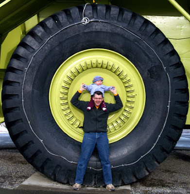 World Amazing Photos -  The Biggest truck ever