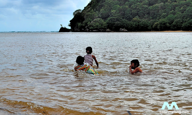 pantai clungup saat pasang