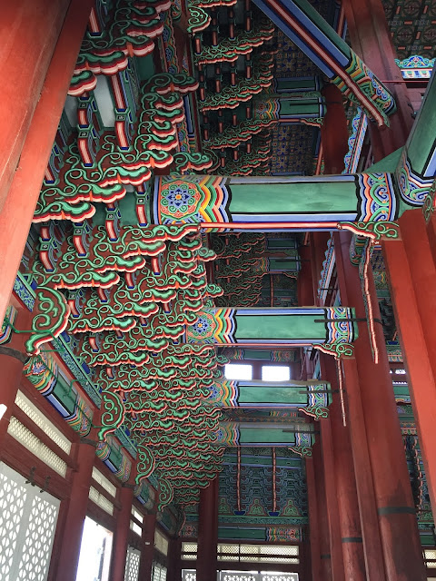 Gyeongbokgung Palace in Seoul, South Korea is a colourful palace and a place to get a taste of Korea's rich history.