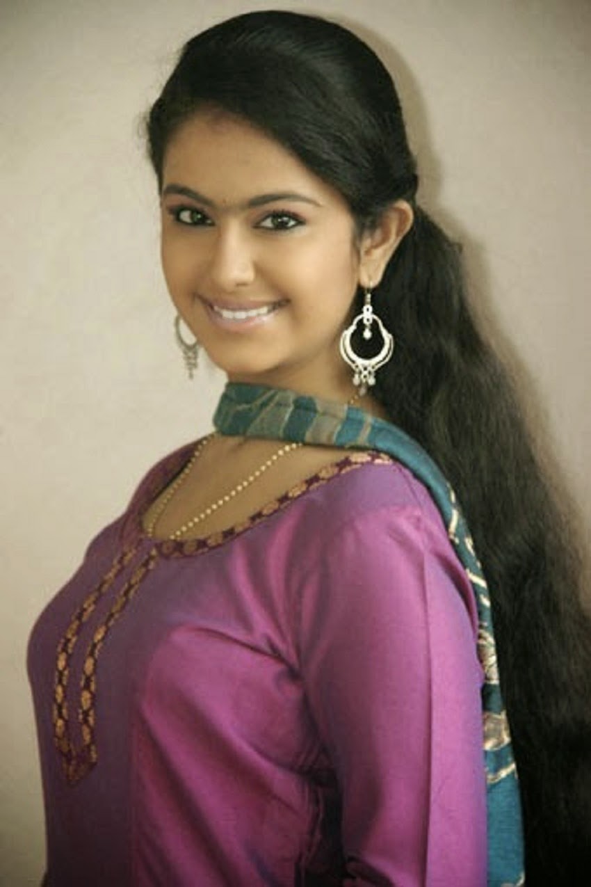 Avika Gor Beautiful HD Wallpaper Free