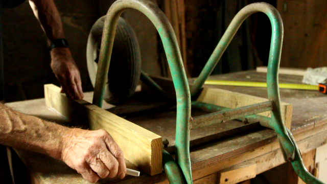 Rebuilding a wheelbarrow tray from pallet wood