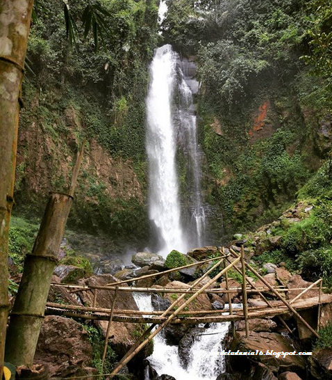 [http://FindWisata.blogspot.com] Mengeksplor Pesona Keindahan Air Terjun Lembah Pelangi Tanggamus