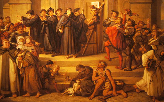 Ο γερμανός θεολόγος και ιερωμένος Μαρτίνος Λούθηρος (1483-1546), αναρτά στην είσοδο της εκκλησίας των Αγίων Πάντων της Βιτεμβέργης ένα χαρτί με 95 θέσεις – επαναστατικές απόψεις του, που θα αποτελέσουν την αφετηρία της Προτεσταντικής Μεταρρύθμισης.