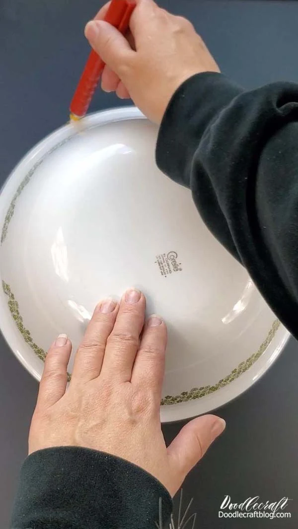 Step 1: Trace a Circle  If you are painting a floral wreath, like me, begin by tracing a bowl or plate with regular chalk on the chalkboard to make a big circle.   The beauty is, once the chalk marker is dry, the regular chalk can be wiped off effortlessly without damaging the watercolor chalk.