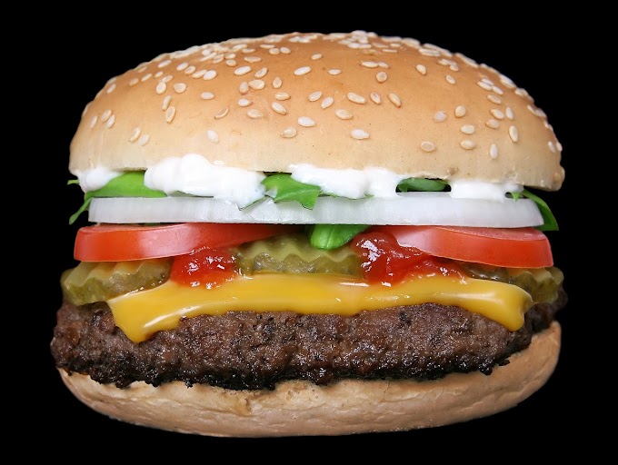 Juicy Cheeseburger: A Mouthwatering Culinary Delight