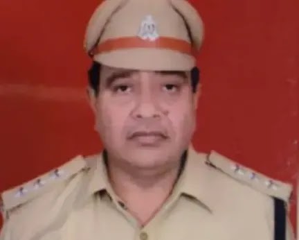 कानपुर में एक हिस्ट्रीशीटर को पकड़ने गई पुलिस क्षेत्राधिकारी यानी डिप्टी एसपी समेत आठ पुलिस कर्मी शहीद हुए हैं