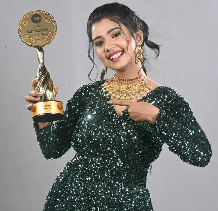 Ananya Dash Best Actress (Popular) - Zee Sarthak - 2022