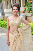 Madhu Shalini sizzling in saree-thumbnail-75